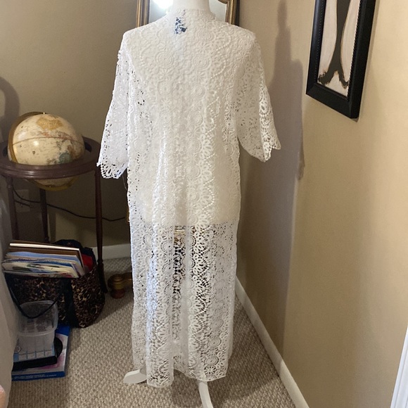 Bebe white lace cardigan, size o/s.  In excellent condition, never worn! - Picture 3 of 5